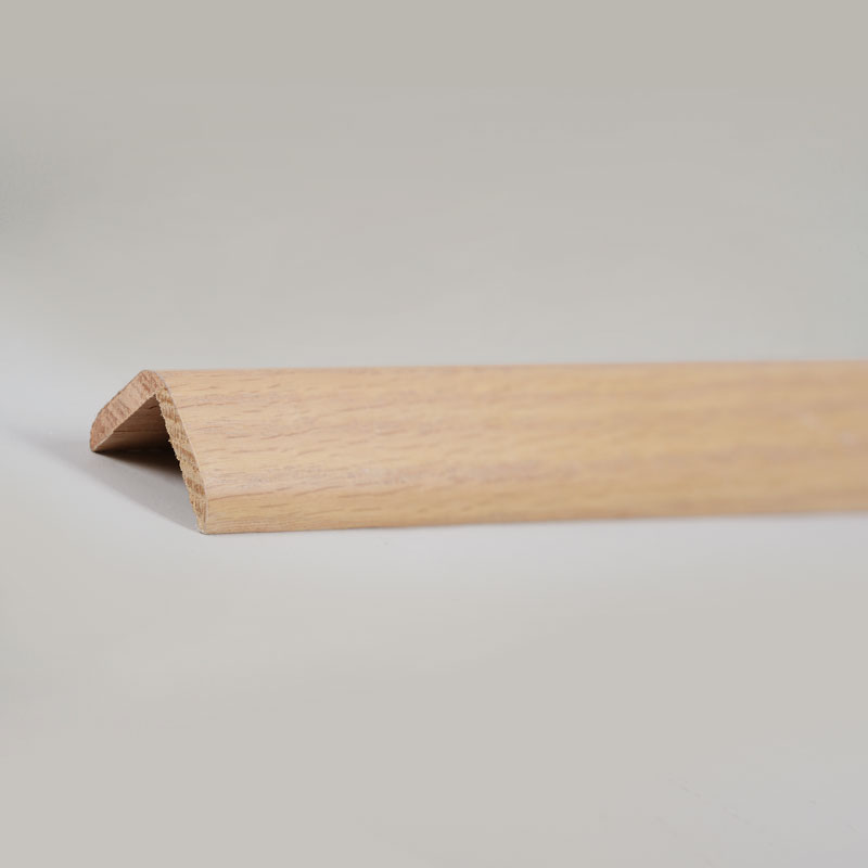 Tira de transición de madera maciza de ángulo recto (90°) (envuelta con chapa de roble rojo + pintura) - color roble 1 1/9 