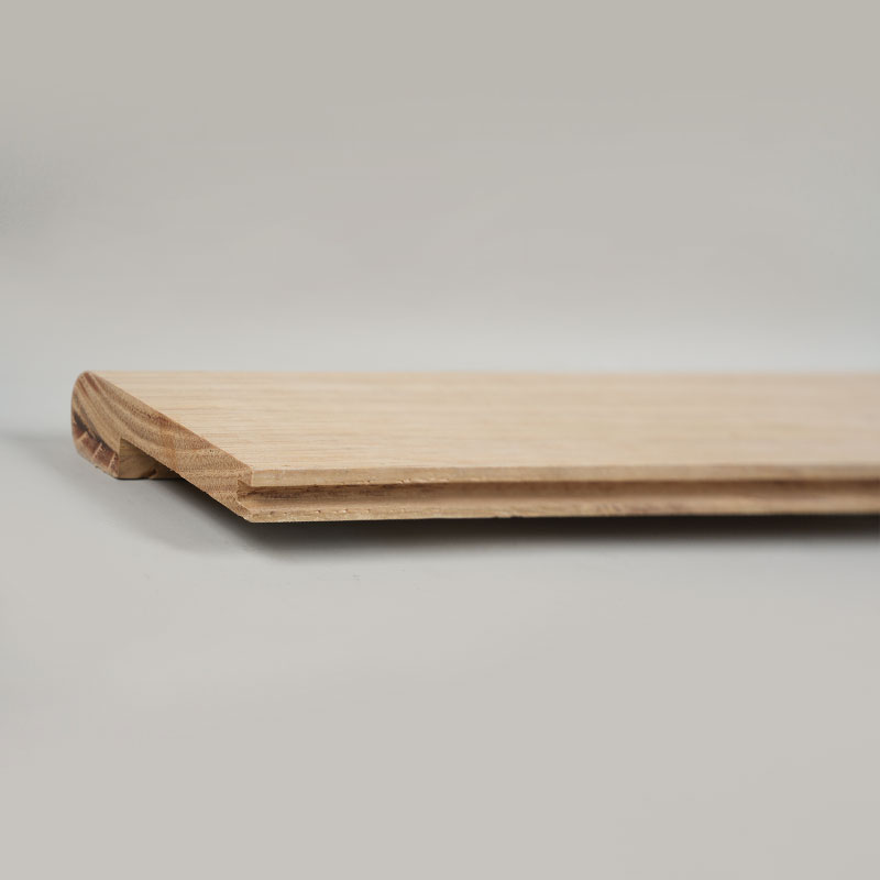 Escalón de Madera de Roble Blanco en Pieza Completa (Sin Pintar) – Color Roble Natural 1/2