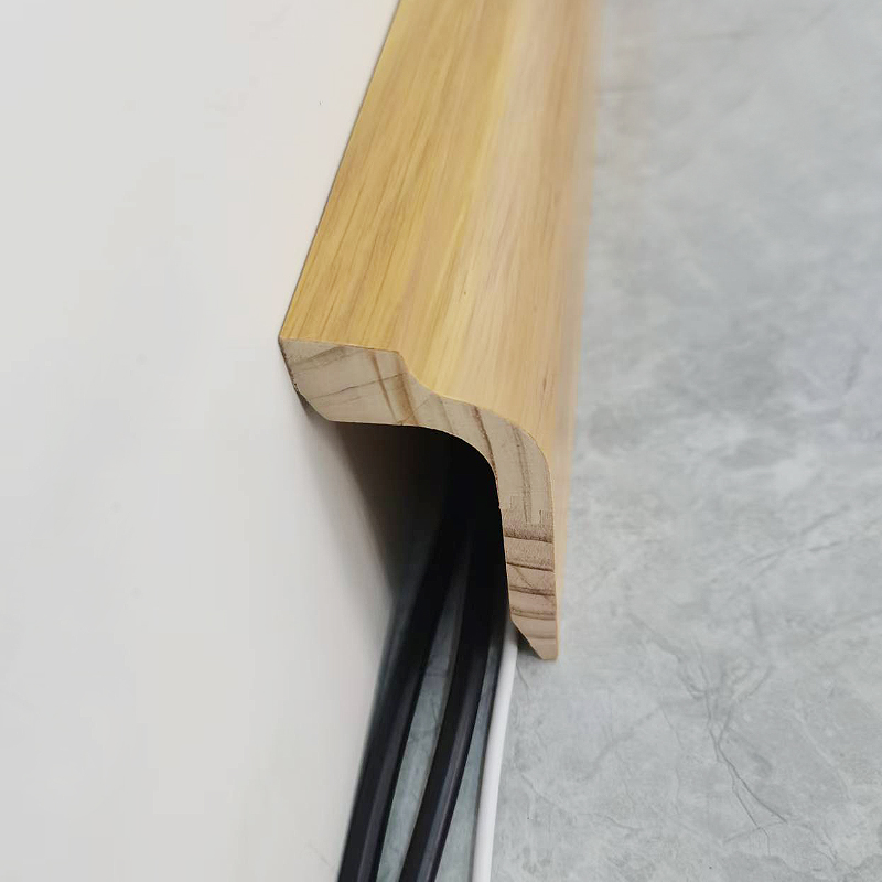 Rodapié de pino (recubierto con chapa de roble blanco + pintura) - Color roble 1 1/2